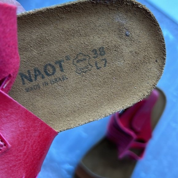Naot all leather sandals in red and tan. Adjustable back straps & comfortable - Picture 6 of 6
